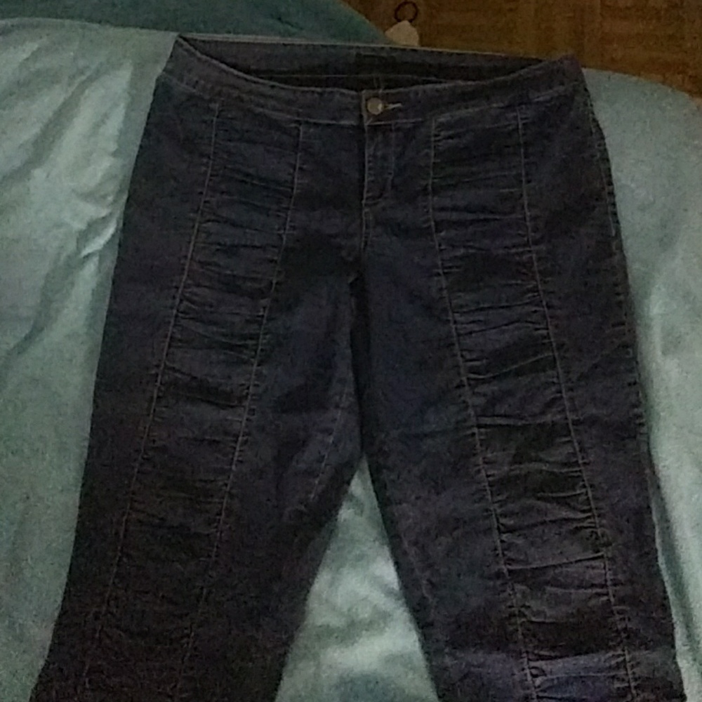 GLO touched leg capris